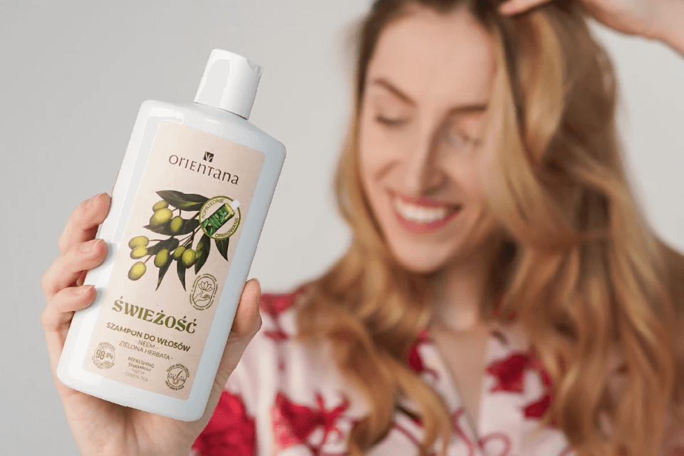 Szampon przeciwłupieżowy - jak skutecznie i naturalnie zadbać o skórę głowy? Przykład Orientana Neem i Zielona Herbata