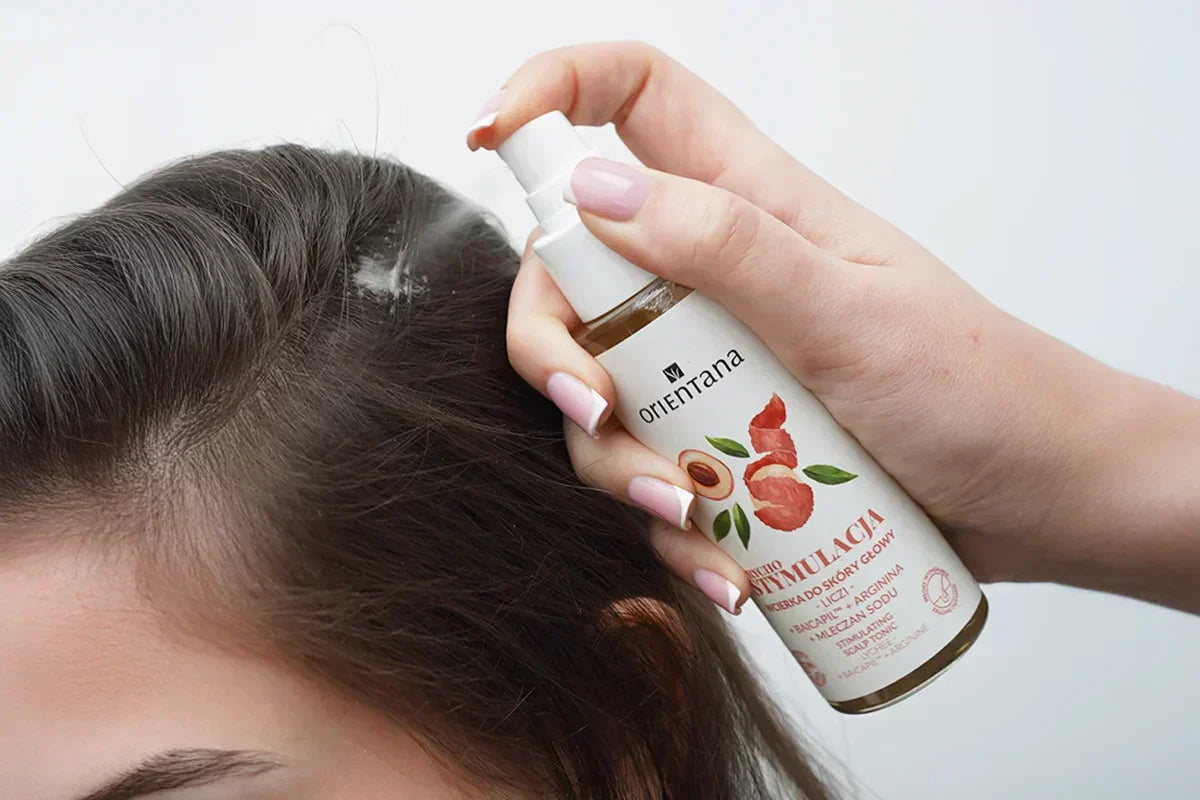 Jak używać wcierki do włosów, żeby naprawdę działała? Trycholog wyjaśnia krok po kroku