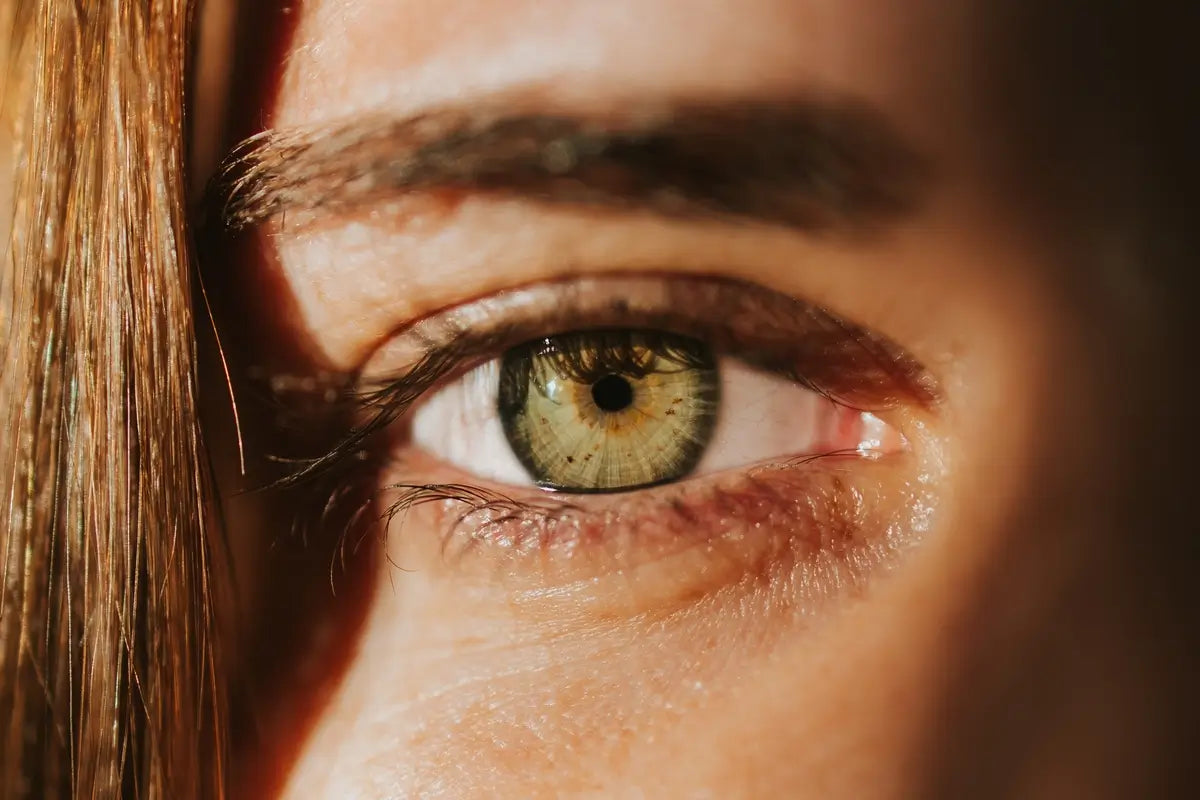 Retinol pod oczy - czy jest bezpieczny? Kosmetolog wyjaśnia i wskazuje lepszą alternatywę