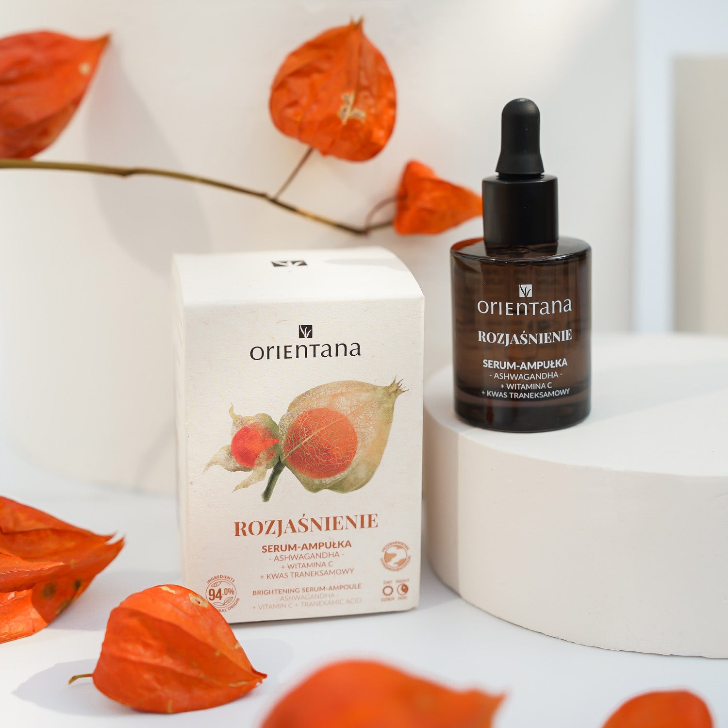 opakowania serum rozjaśniającego zawierające kwas traneksamowy i witaminę c