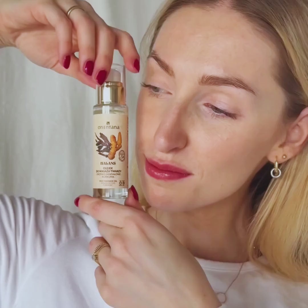 Załaduj wideo: Olejek do masażu twarzy DRZEWO SANDAŁOWE i KURKUMA 30 ml - Orientana Jak stosować, konsystencja